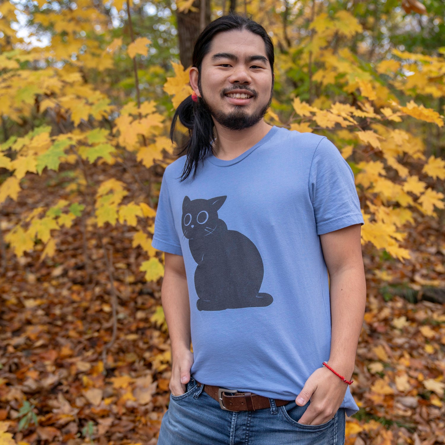 Black Cat Sitting T-Shirt - MUKA