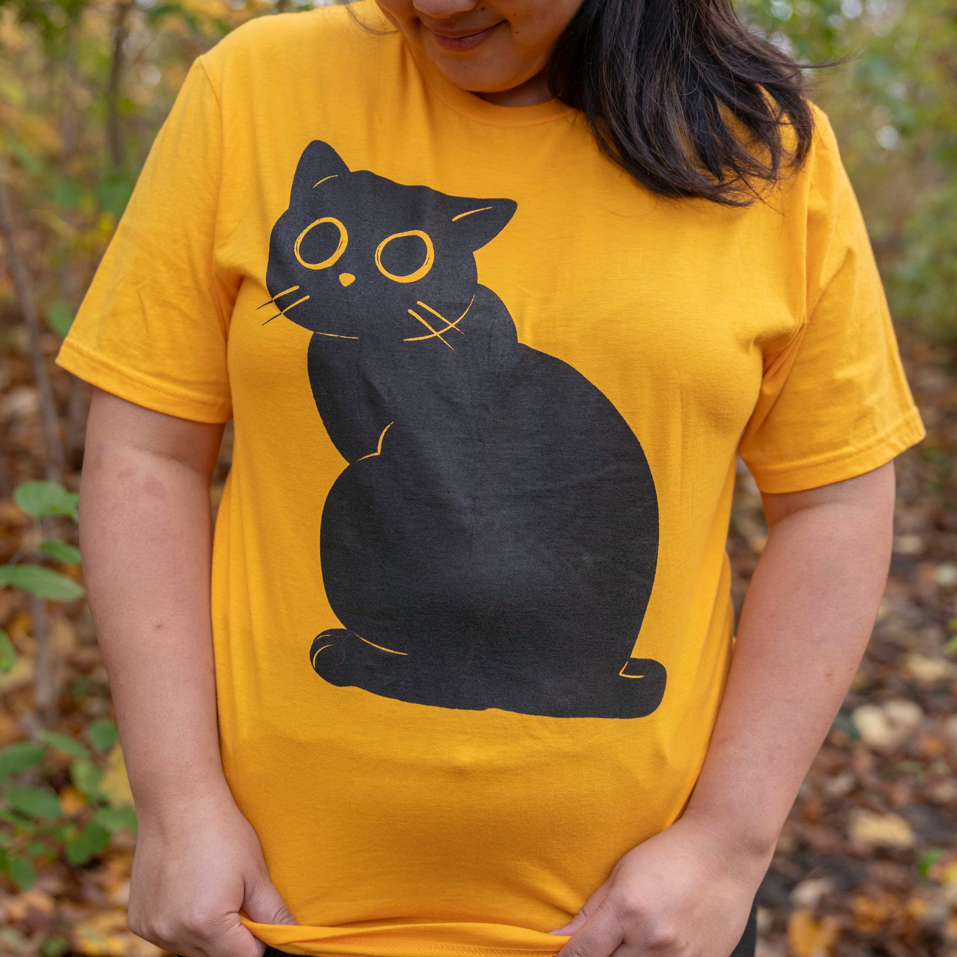 Black Cat Sitting T-Shirt - MUKA