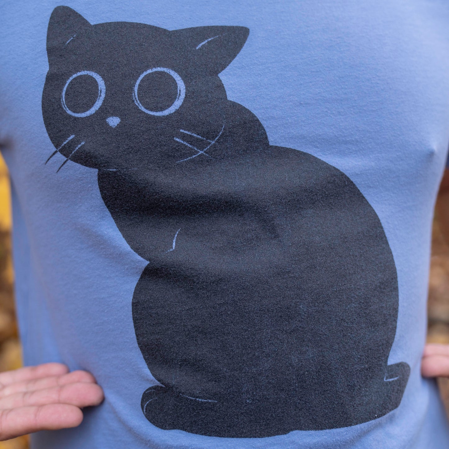 Black Cat Sitting T-Shirt - MUKA