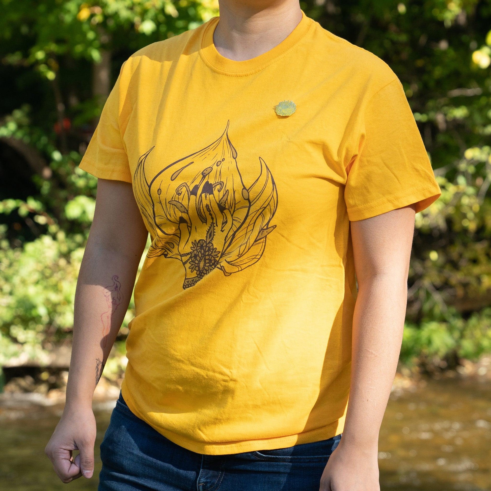 Sapphic Lily T-Shirt - MUKA